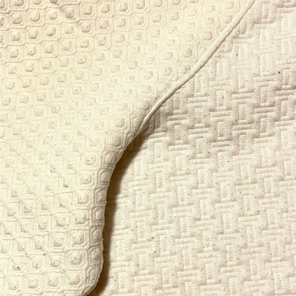 MAX studio cream basket weave textured short sleeve crop top size Medium. - Picture 8 of 13